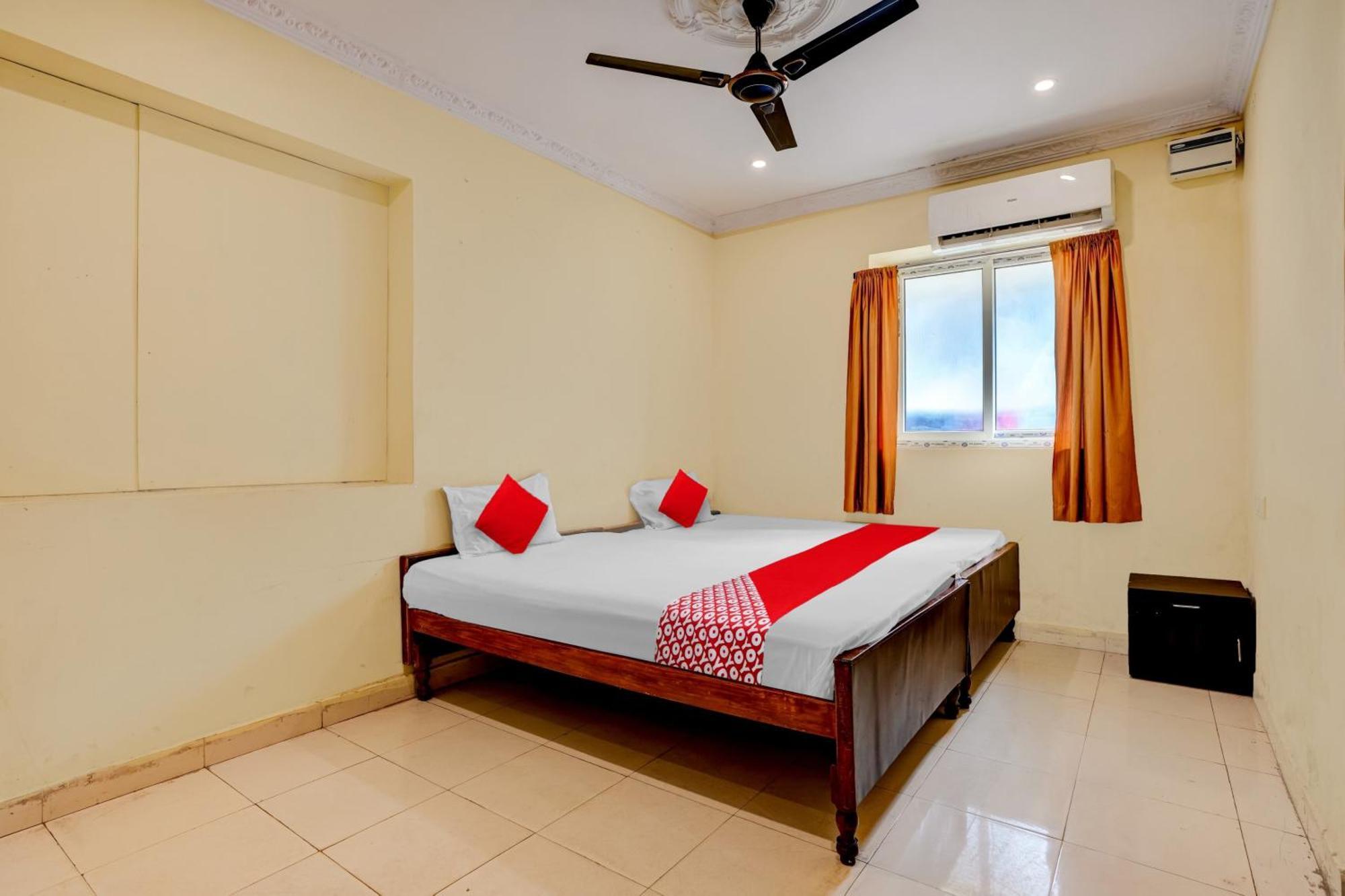 Oyo Royal Visakha Beach Guest House Visakhapatnam Eksteriør bilde